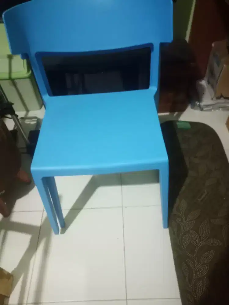 Dijual kursi plastik buat santai 2 buah