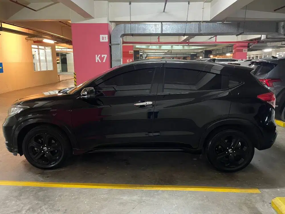 HRV PRESTIGE 2018 HITAM 1800cc