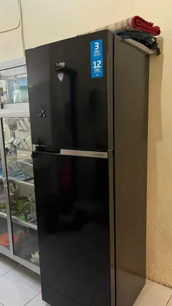 Preloved Kulkas 2 Pintu Beko