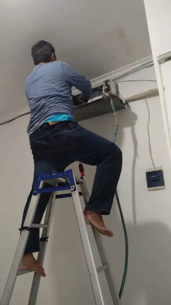 Service AC dan bongkar/pasang