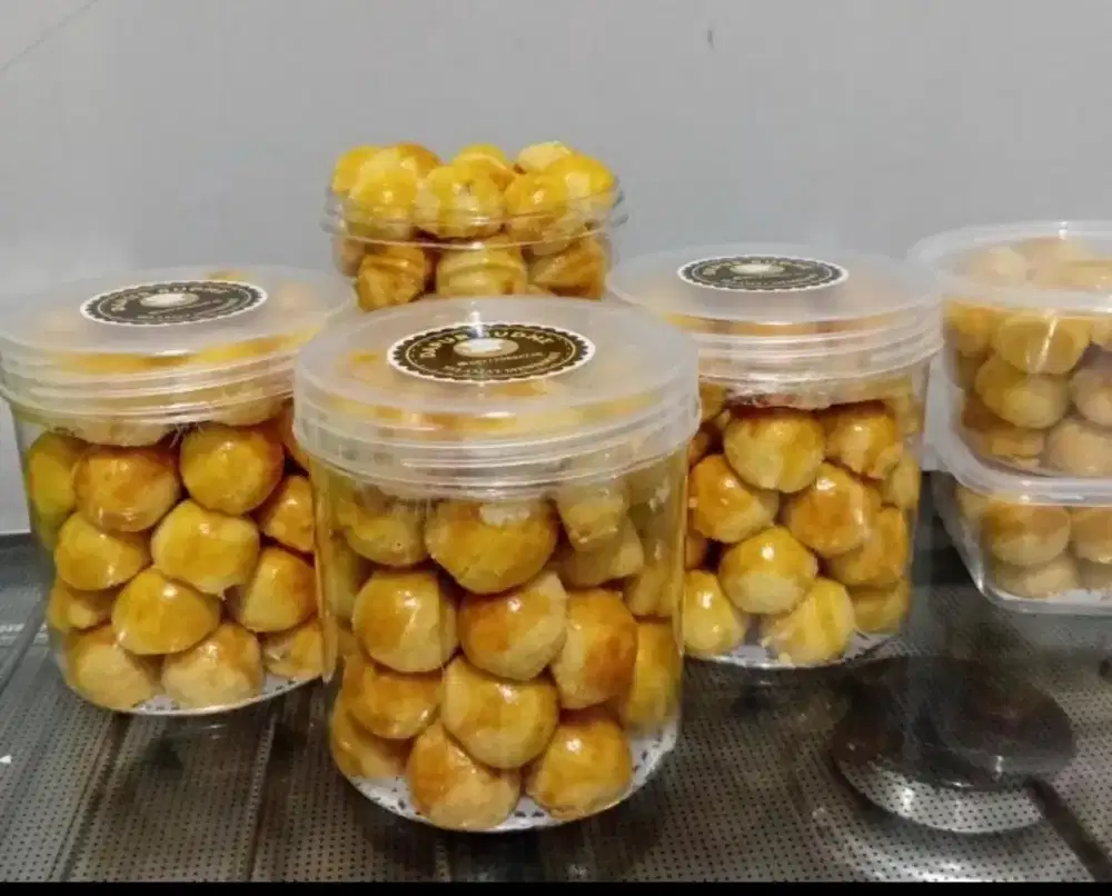 Kue nastar uenaakk...