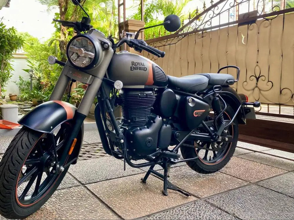 For Sale ROYAL ENFIELD CLASSIC NIK 2025, KM 700 Mint Like New !!!