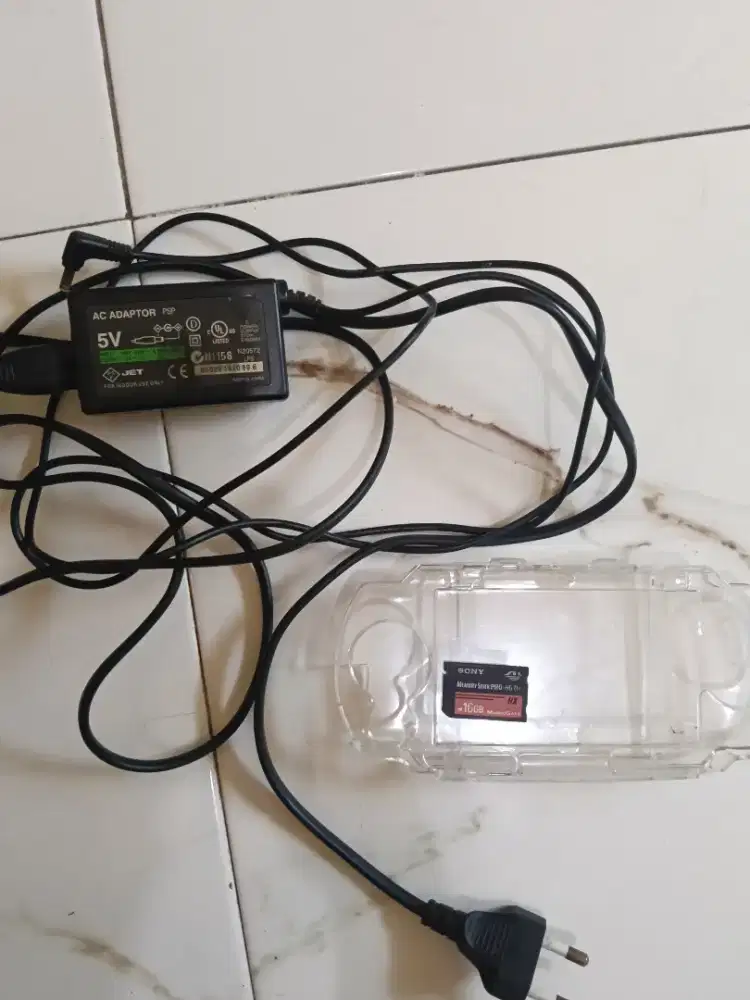 Carger psp + memori + game case