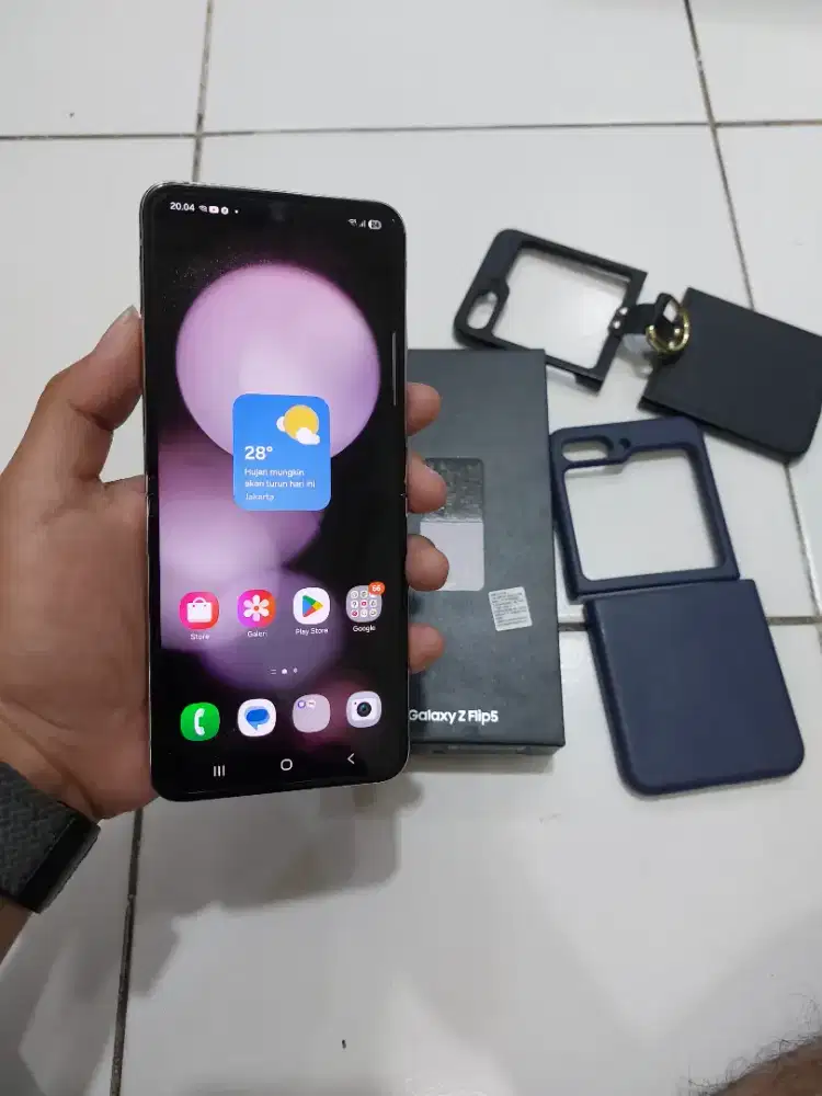 samsung z flip 5 5G ram 8/256 minus dikit