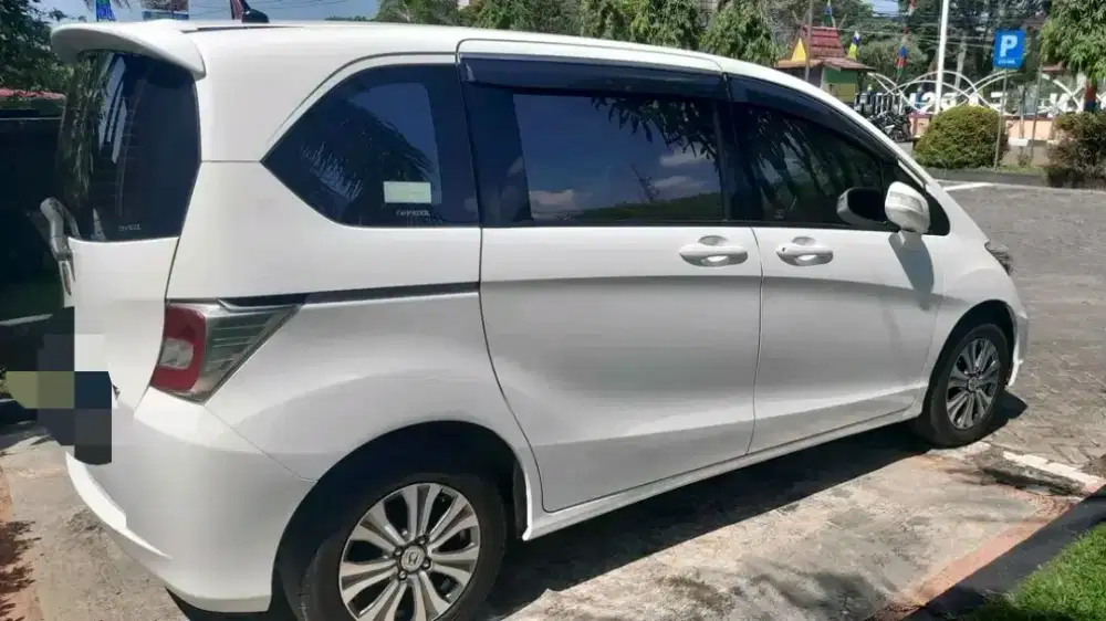 Honda freed istimewa