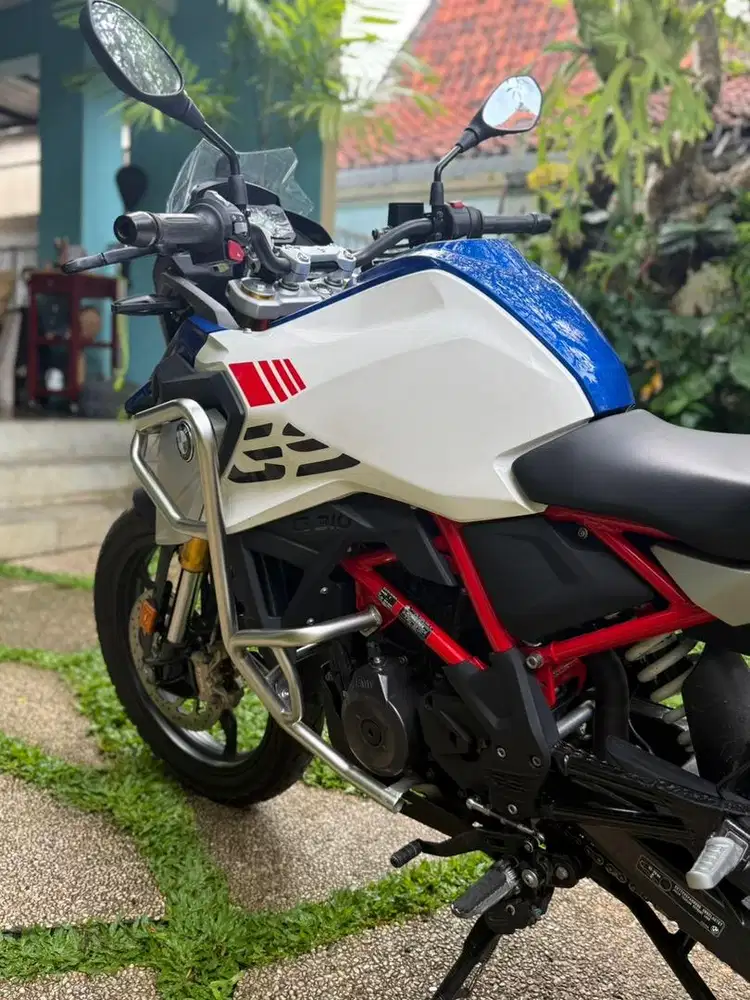 BMW G 310 GS Putih biru merah kondisi seperti baru