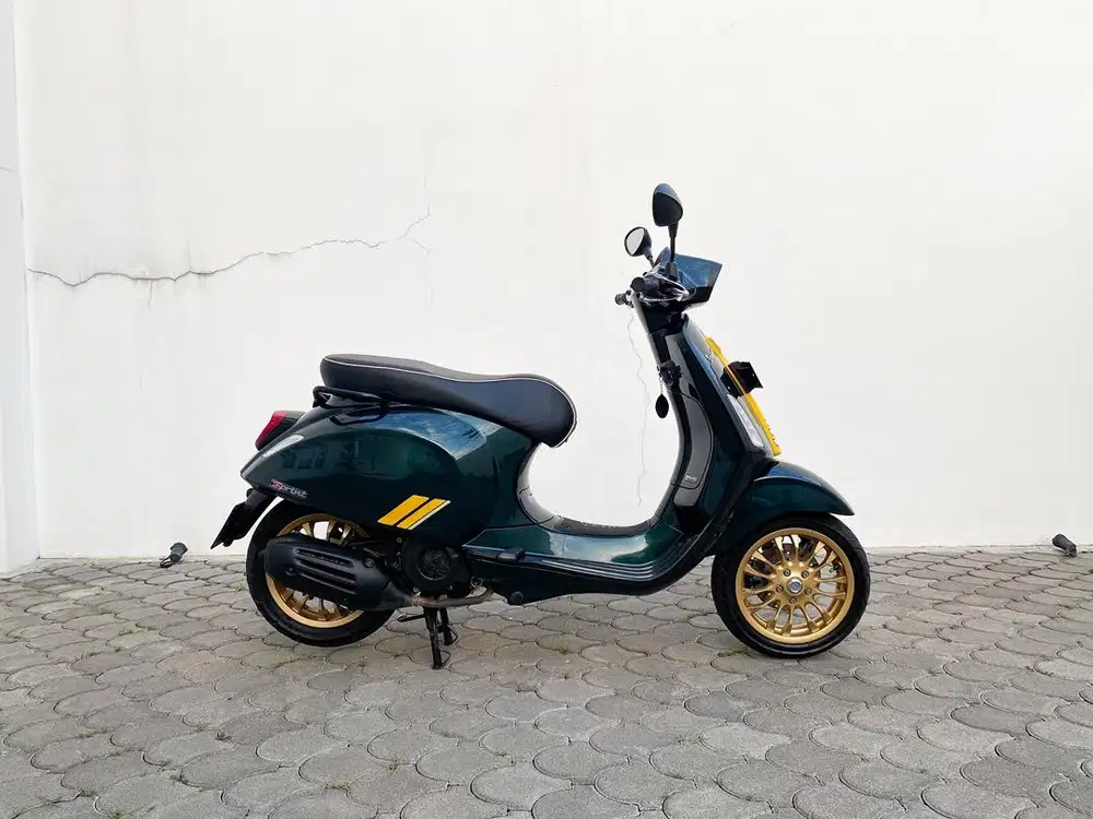 Vespa Sprint Limited Racing Sixties