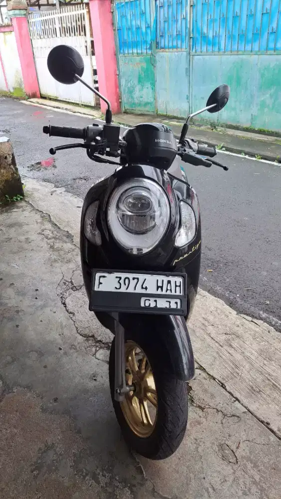 Di jual motor scoopy prestige tahun 2021
