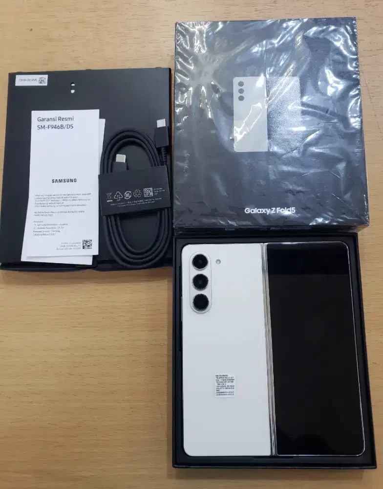 Samsung Galaxy Z Fold 5 RAM 12/512GB Cream Resmi