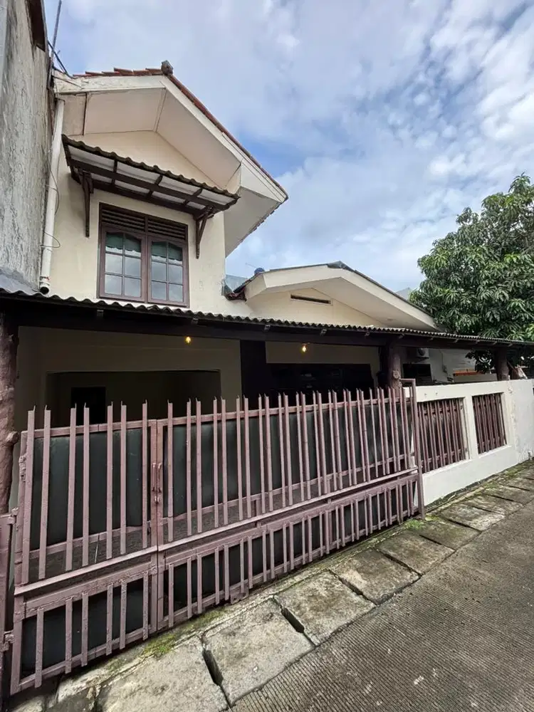 Disewakan Murah. Rumah 1.5 Lantai. LT 120m. Hanya 43 Juta Per Tahun
