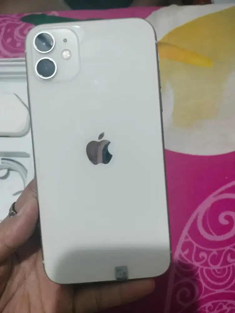 Di jual hp IP 11 basic second baru 2bln