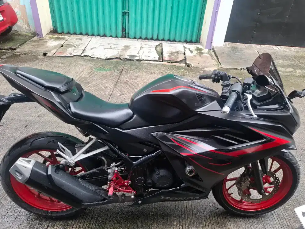 Dijual cepat motor CBR 150rr semua muluss pemakaian sendiri