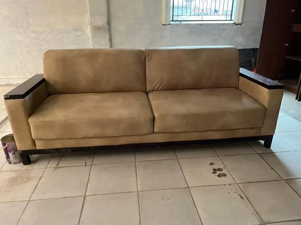 Sofa panjang nyaman dipakai