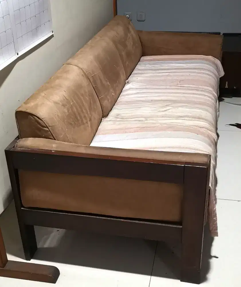 SOFA FRAME KAYU SOLID BAHAN BLUDRU EMPUK + MEJA KACA