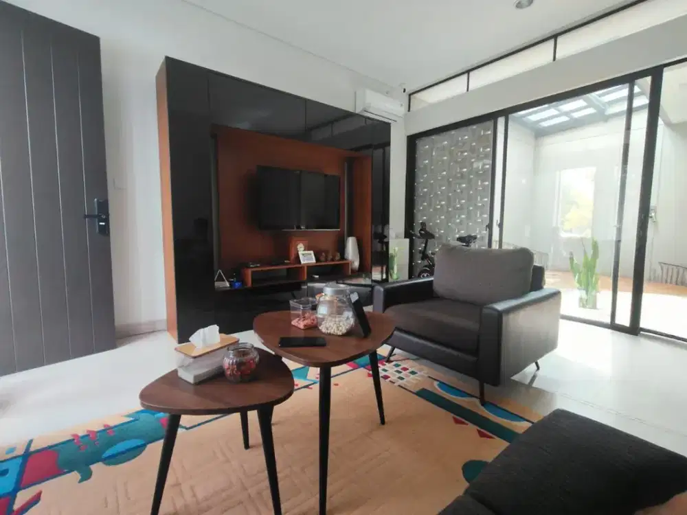 DISEWAKAN RUMAH FULL FURNISHED CLUSTER FLORA