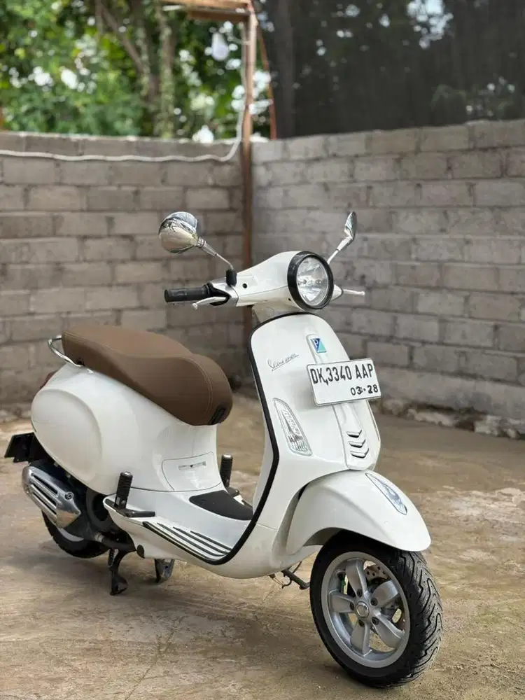Vespa Primavera 150cc Putih