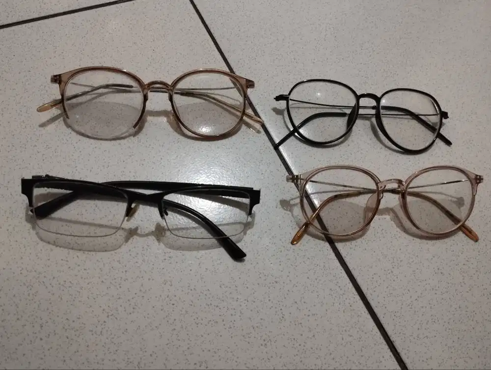 Kacamata minus 4 dan stengah