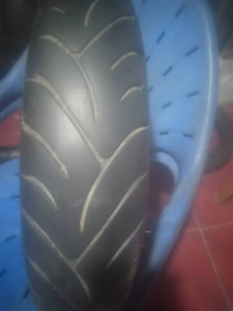 Ban depan seken motor X-Max  kondisi 90% merk Dunlop