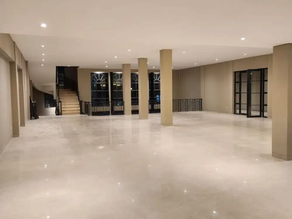 Gedung Ruang Usaha Bagus Strategis di Dago