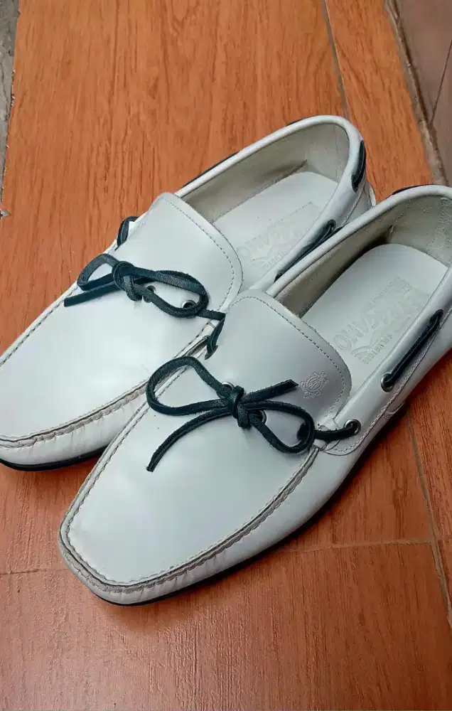 FERAGAMO Italy, kulit asli, size 40