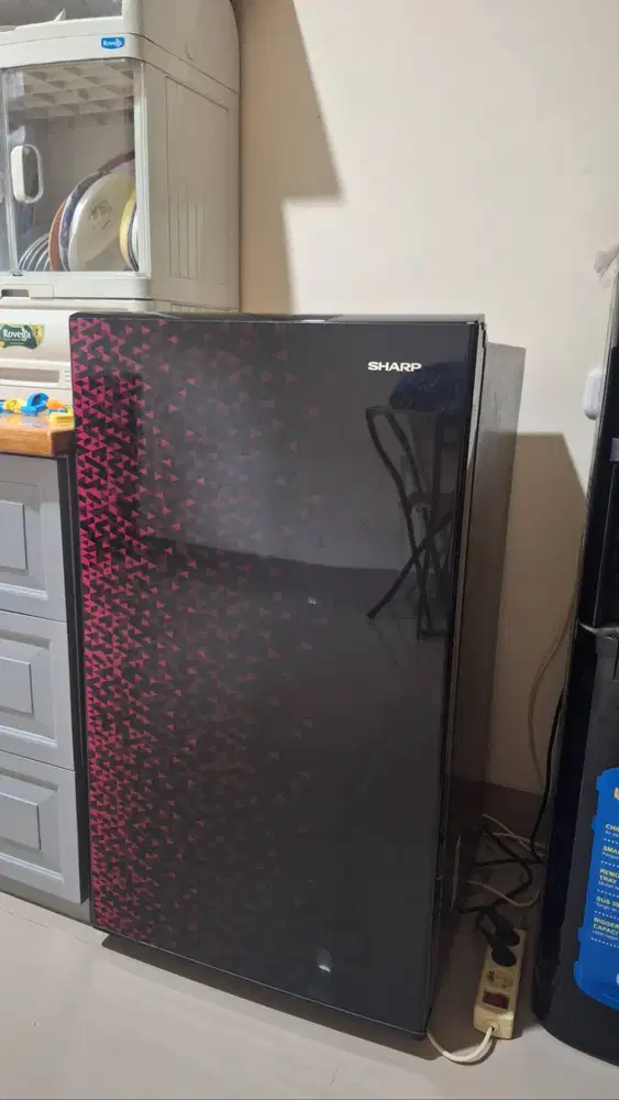 Dijual kulkas 1 pintu, kondisi baik dan dingin. Area Pekanbaru kota.