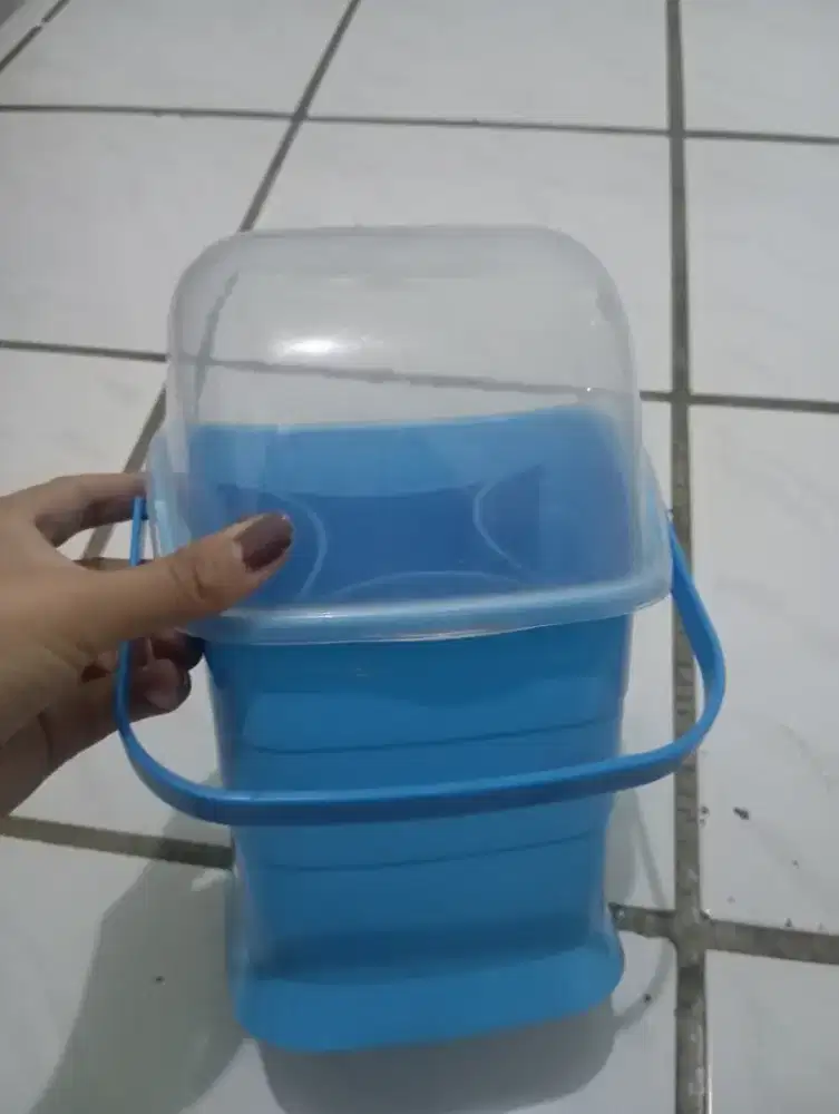 Tempat Sendok Pakai Tutup