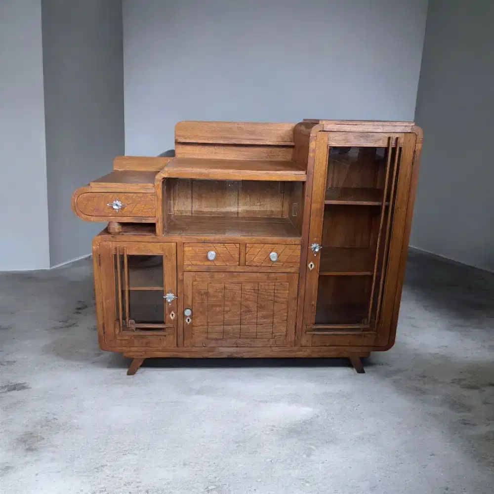 buffet bola
jati tua
dimensi
P137cm T114cm L40cm