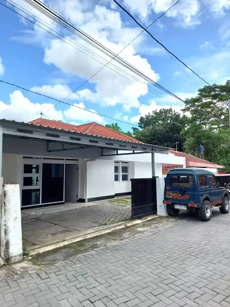 Rumah Klasik Halaman Luas di Samirono dekat Kampus UNY