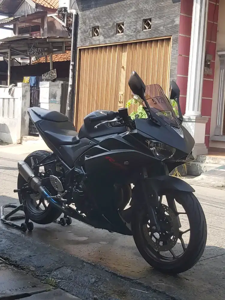 Yamaha R25 Hitam Doft