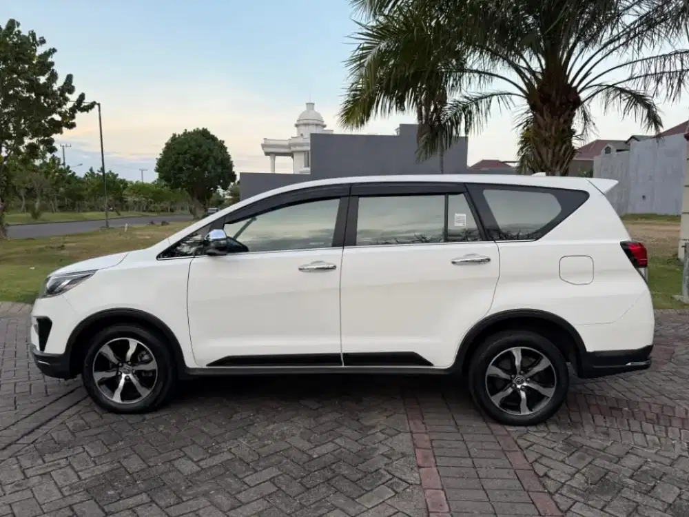 Toyota Innova Venturer Diesel 2020 Matic Putih Terawat