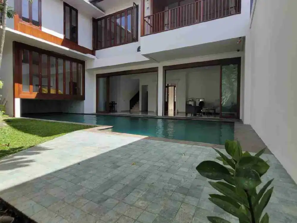 Rumah Cozy di Bintaro Jaya sektor 9 ada Kolam Renang. 0871