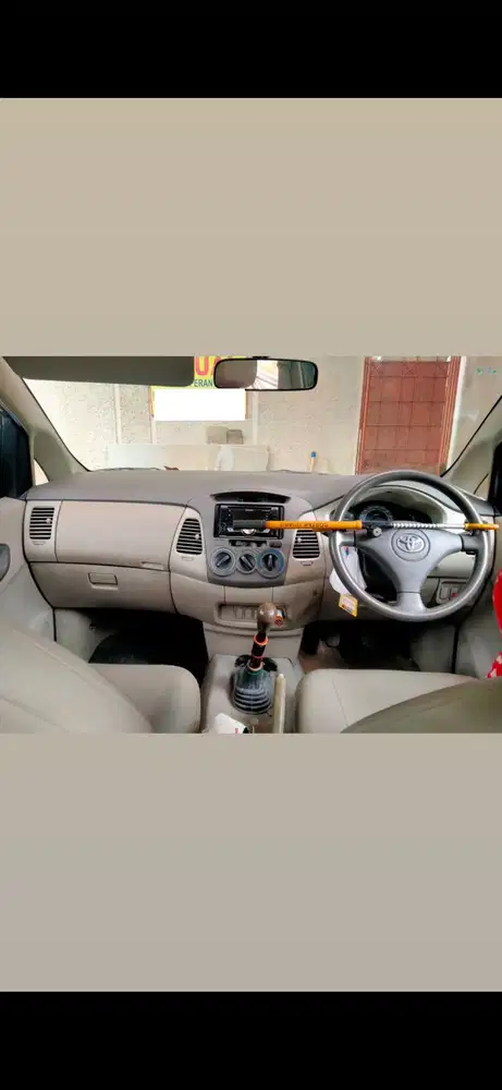2011 Toyota Kijang Innova J 2.0  Bensin