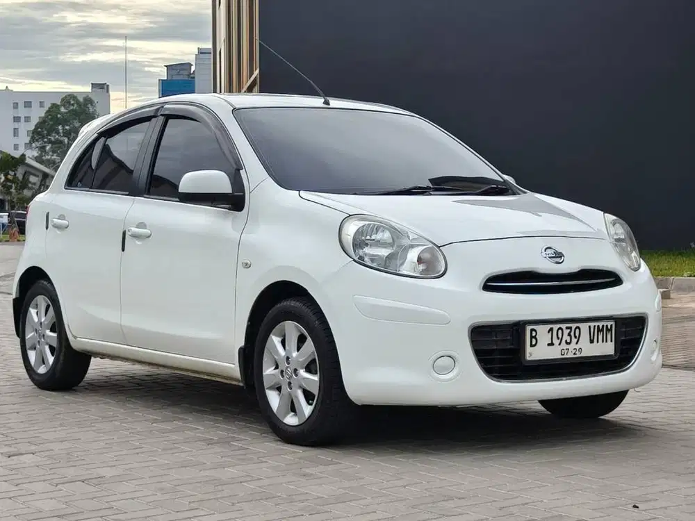 Nissan March 1.2 L AT Low KM Mulus Terawat Siap Pakai