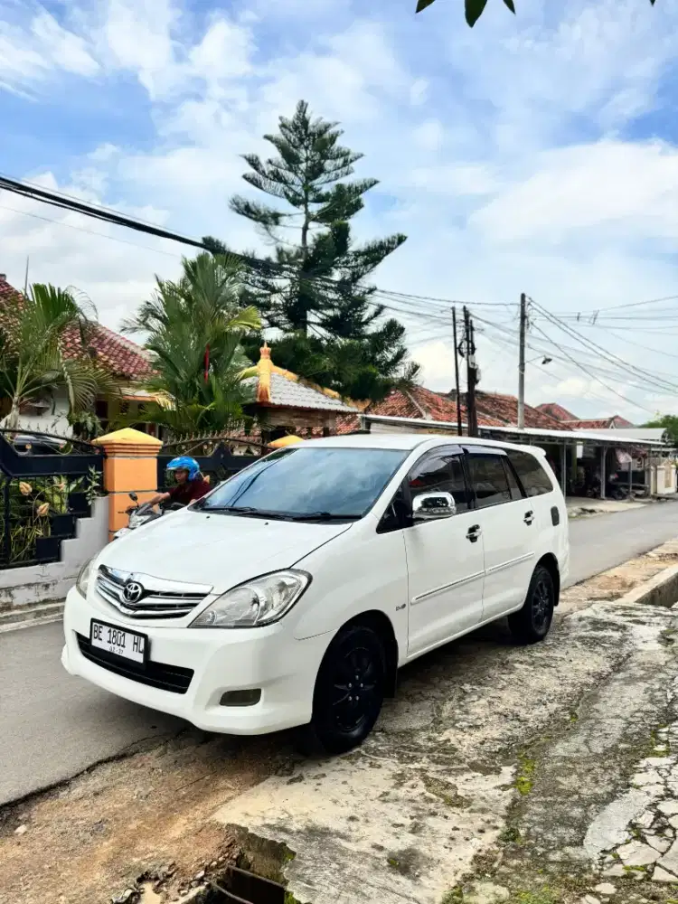 Innova v diesel matic 2011