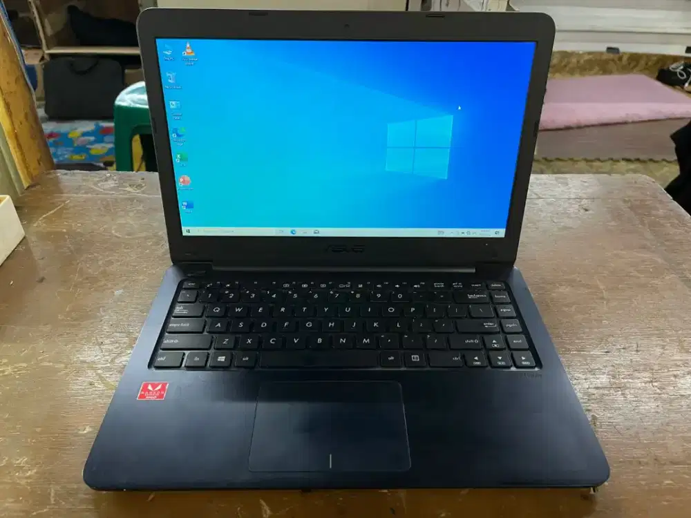 Asus VivoBook E402YA bisa tukar tambah