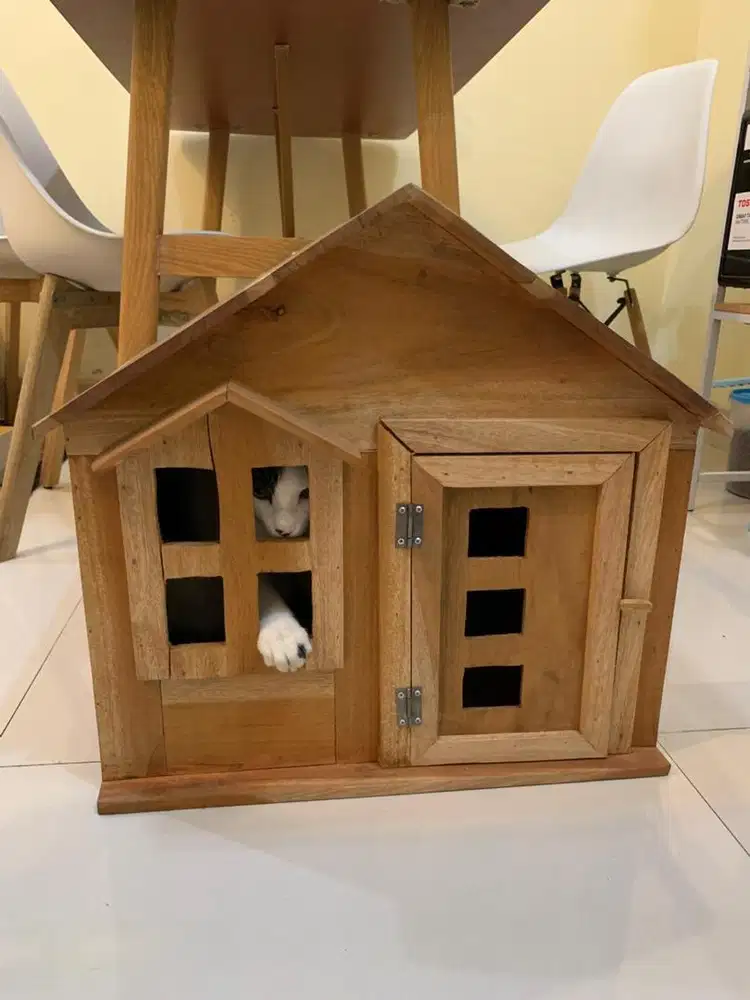 Rumah Kucing Kayu