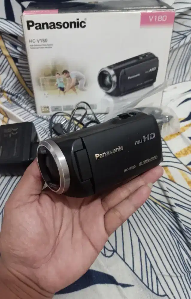 Handicam panasonic hc v180