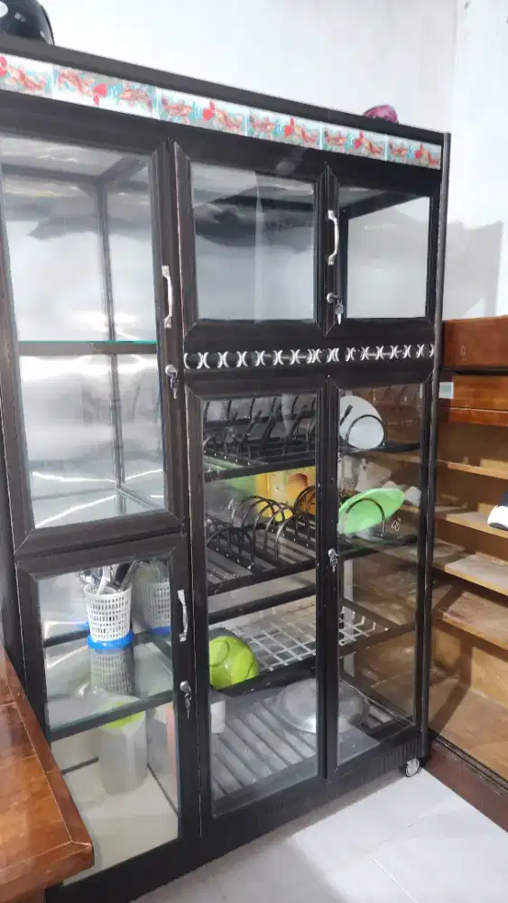 Lemari Piring 3 Pintu