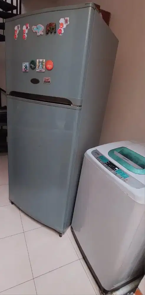 Dijual Kulkas dan mesin cuci kondisi rusak murah *nyala*