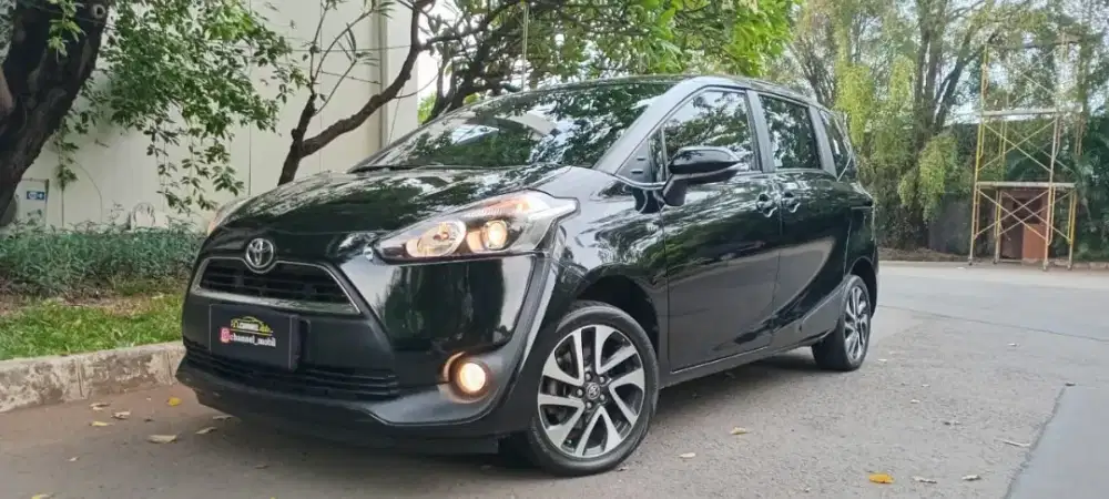 Toyota Sienta 1.5 V CVT 2017 Black