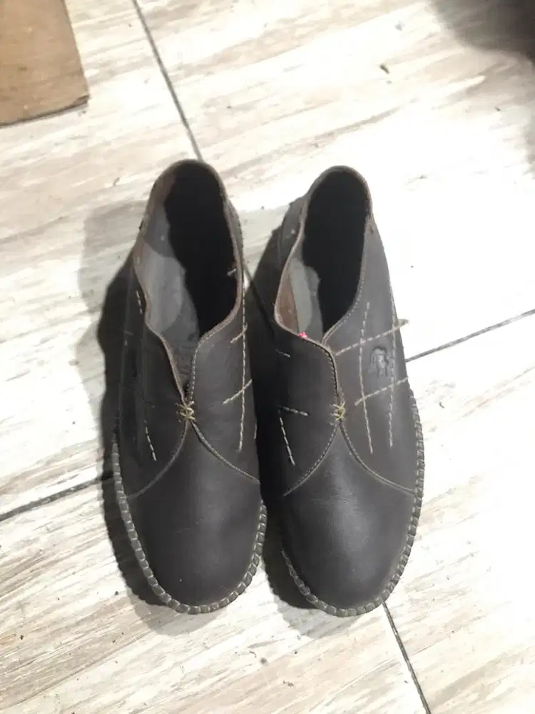 Sepatu Crocodile ukuran 42