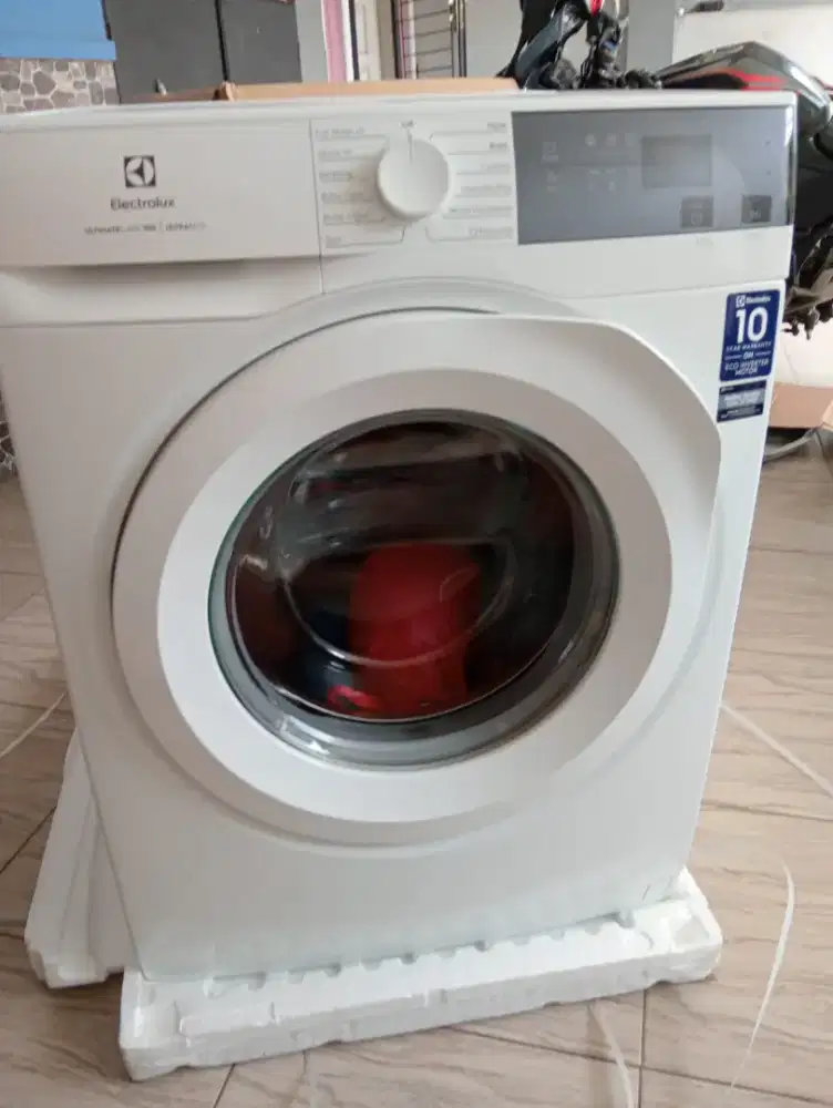 Mesin cuci dan dryer Electrolux EWF1024D3WC