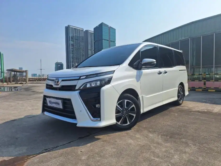 Toyota Voxy 2.0 Bensin-AT 2018