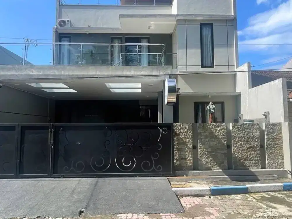 Dijual rumah baru 3 lantai modern minimalis Full Furnished di Araya Malang