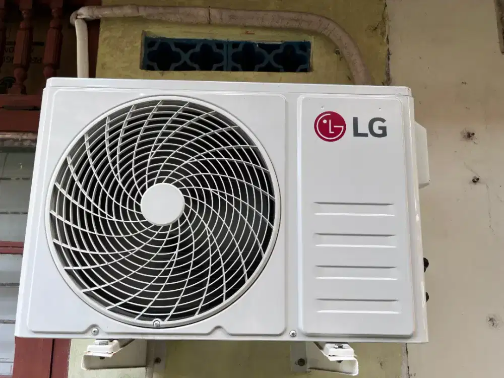 AC LG 1/2 PK Barang mulus masih bagus