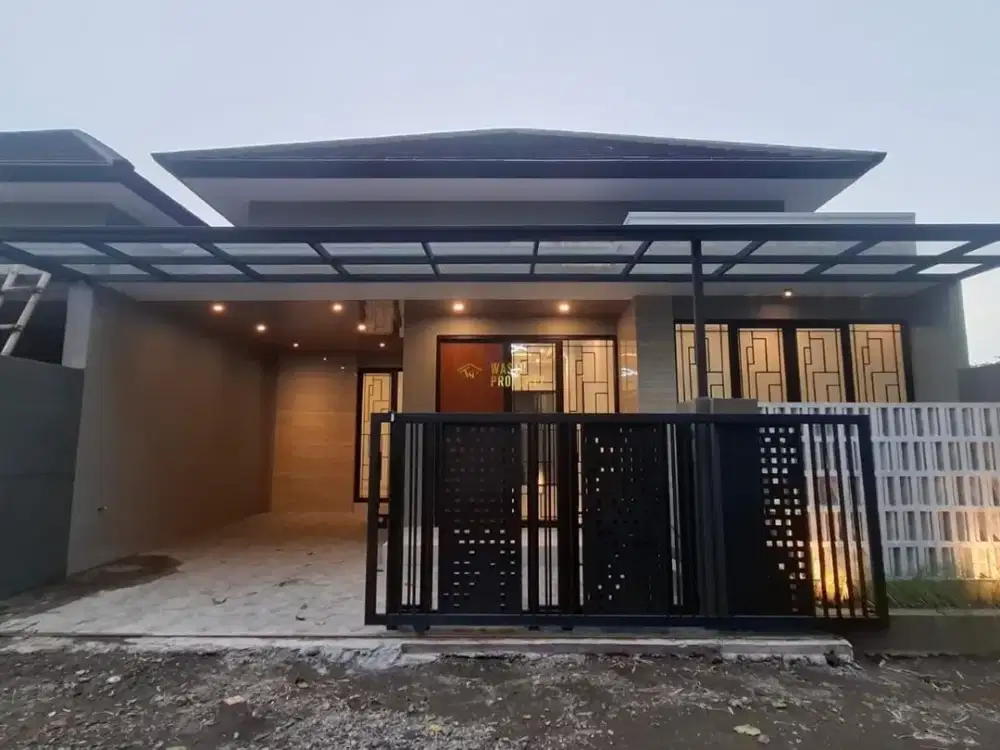RUMAH BARU, MODERN, DEKAT JALAN ASPAL DI PURWOMARTANI, KALASAN