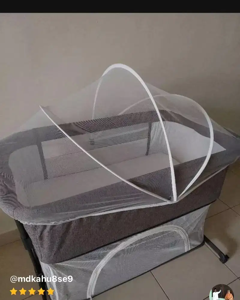 Tempat tidur bayi