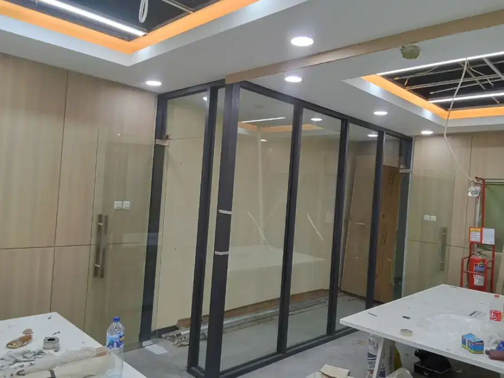 Tukang aluminium kaca