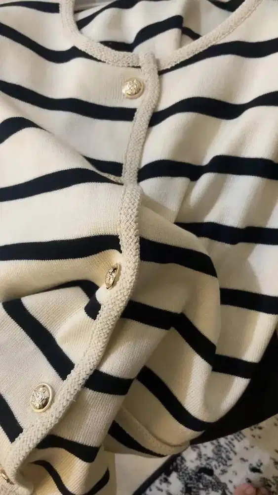 Preloved cardigan masih baru