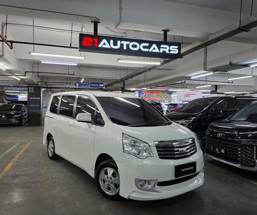 TOYOTA NAV1 2.0 V AT 2013/2014 KM 80RB